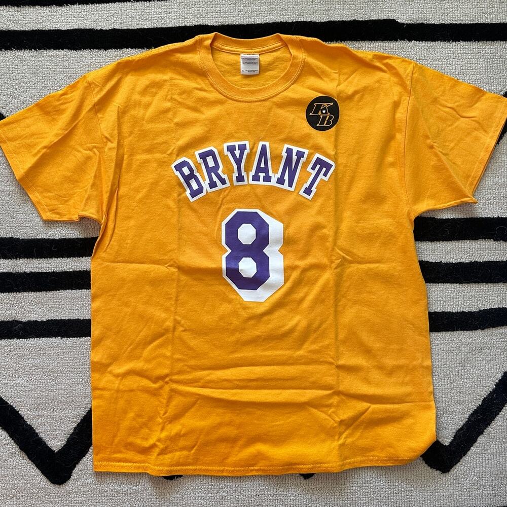 Kobe Bryant #8 #24 Lakers Tribute Graphic T-Shirt XL